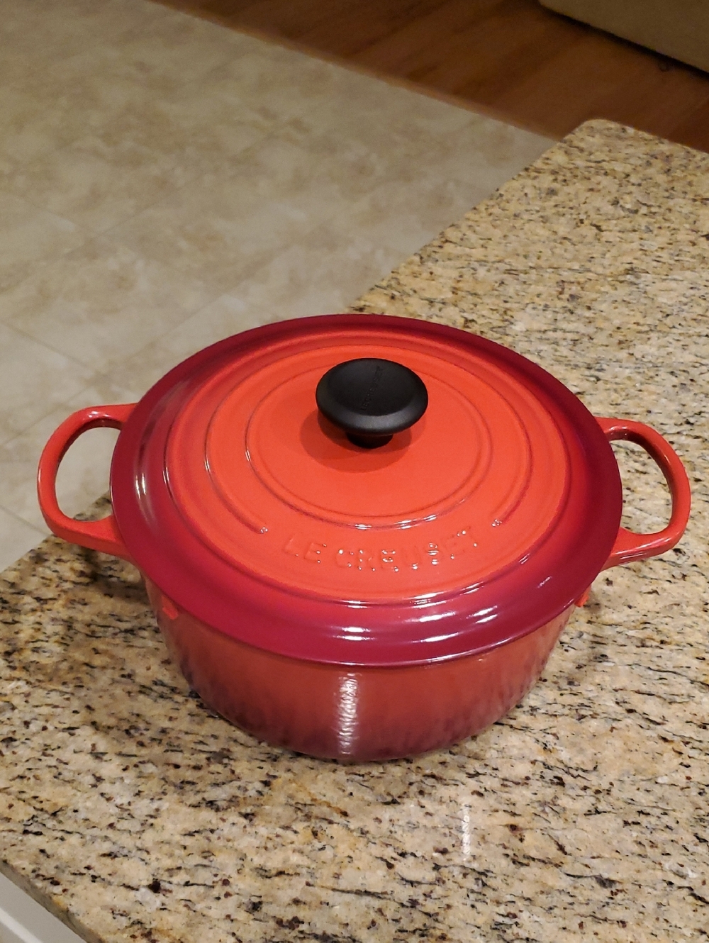 New Le Creuset Signature Round Cerise Red Dutch Oven Serves 5-6 5.5 Qt.